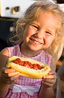 Happy_girl_with_hotdog