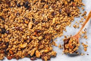 Recipe: Homemade Granola with Almonds & Cranberries - SavvyMom