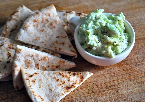 Avocado_Dip_and_Pita