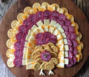 Easy Thanksgiving Appetizer: Cheese Tray Turkey - SavvyMom