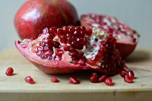 How to Open a Pomegranate - SavvyMom