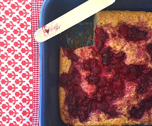 Yogurt_and_Berries_Snacking_Cake