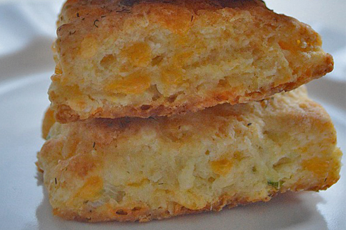 eatsavvy_blog_image_cheddar_dill_buscuits