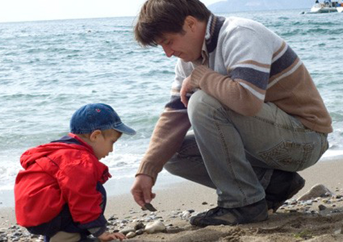 fathersononbeach612x300