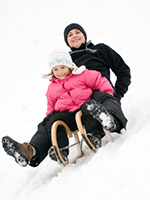 mom_and_daughter_tobogganing