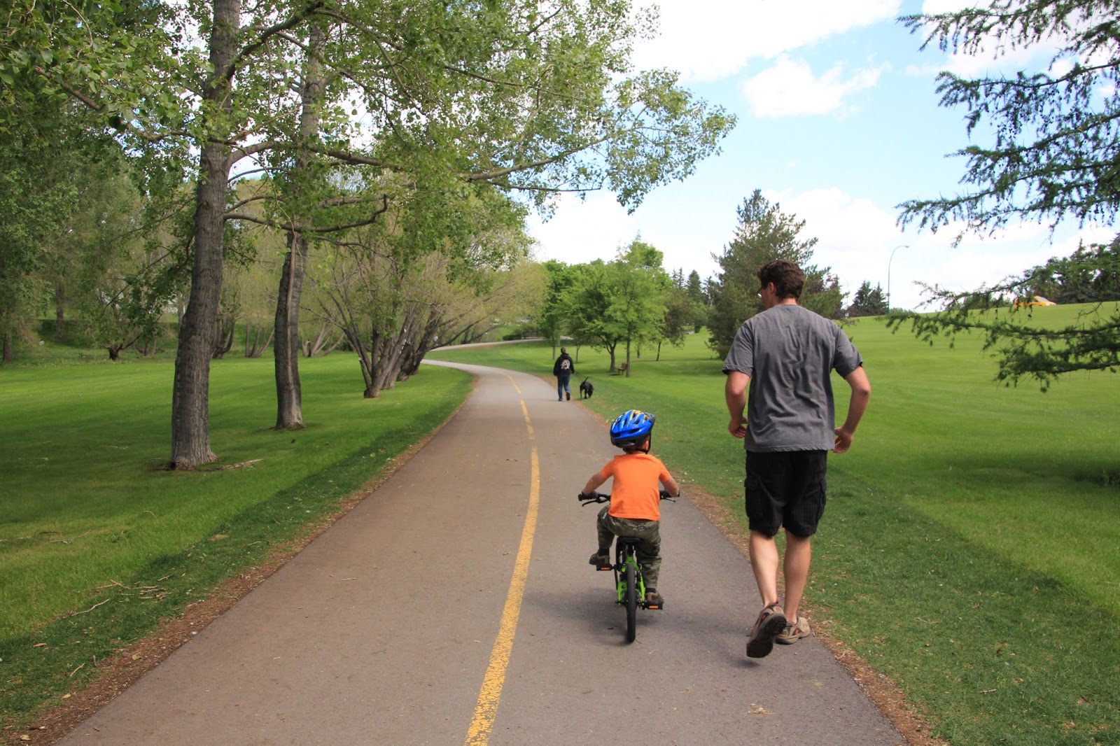 Family Bike Paths in Calgary - Confederation park