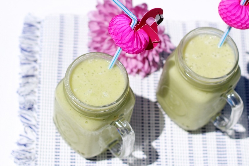 Pineapple Green Smoothie to enjoy poolside bestofthislife.com