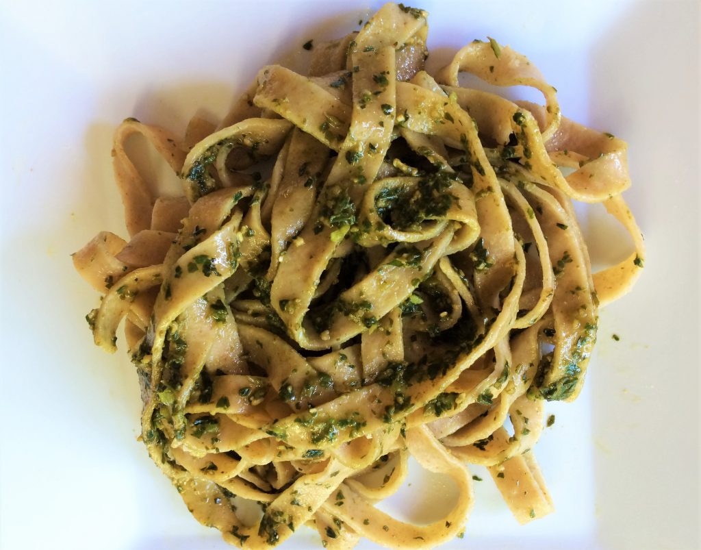 high-protein-pasta-with-pesto