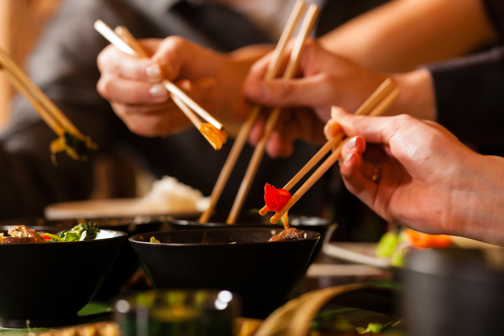 how to eat out without going broke money saving tips eating out