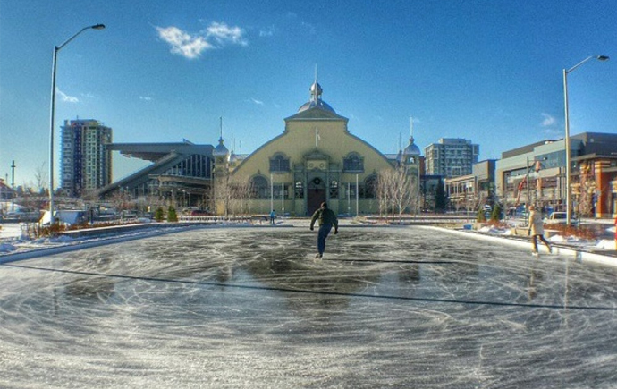 skating on lansdowne rink