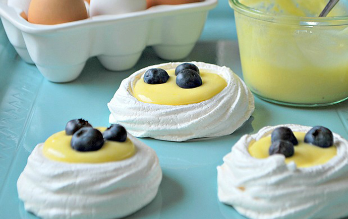 The Perfect Dessert for Passover and Easter: Pavlovas