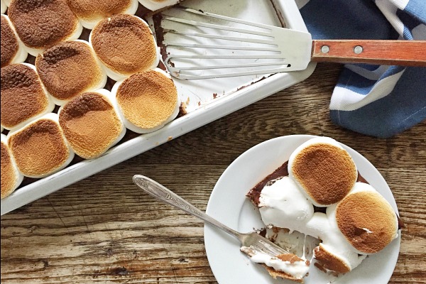 Sheet Pan S'mores - 690 x 400