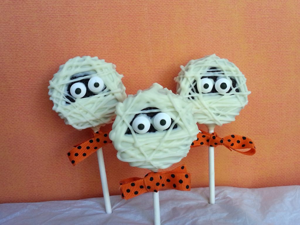 Halloween-Treats-Mummy-Oreo-Pops-7