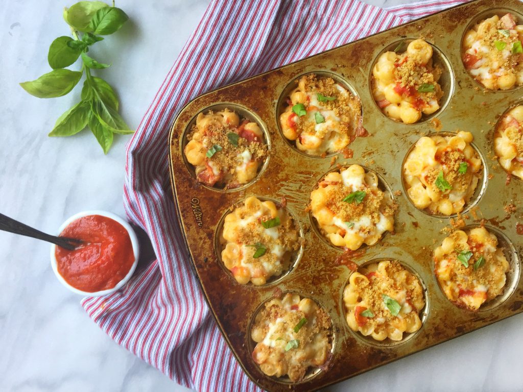 mac n cheese pizza muffins - SavvyMom