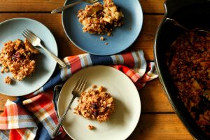 Slow Cooker Apple and Cranberry Crisp - SavvyMom