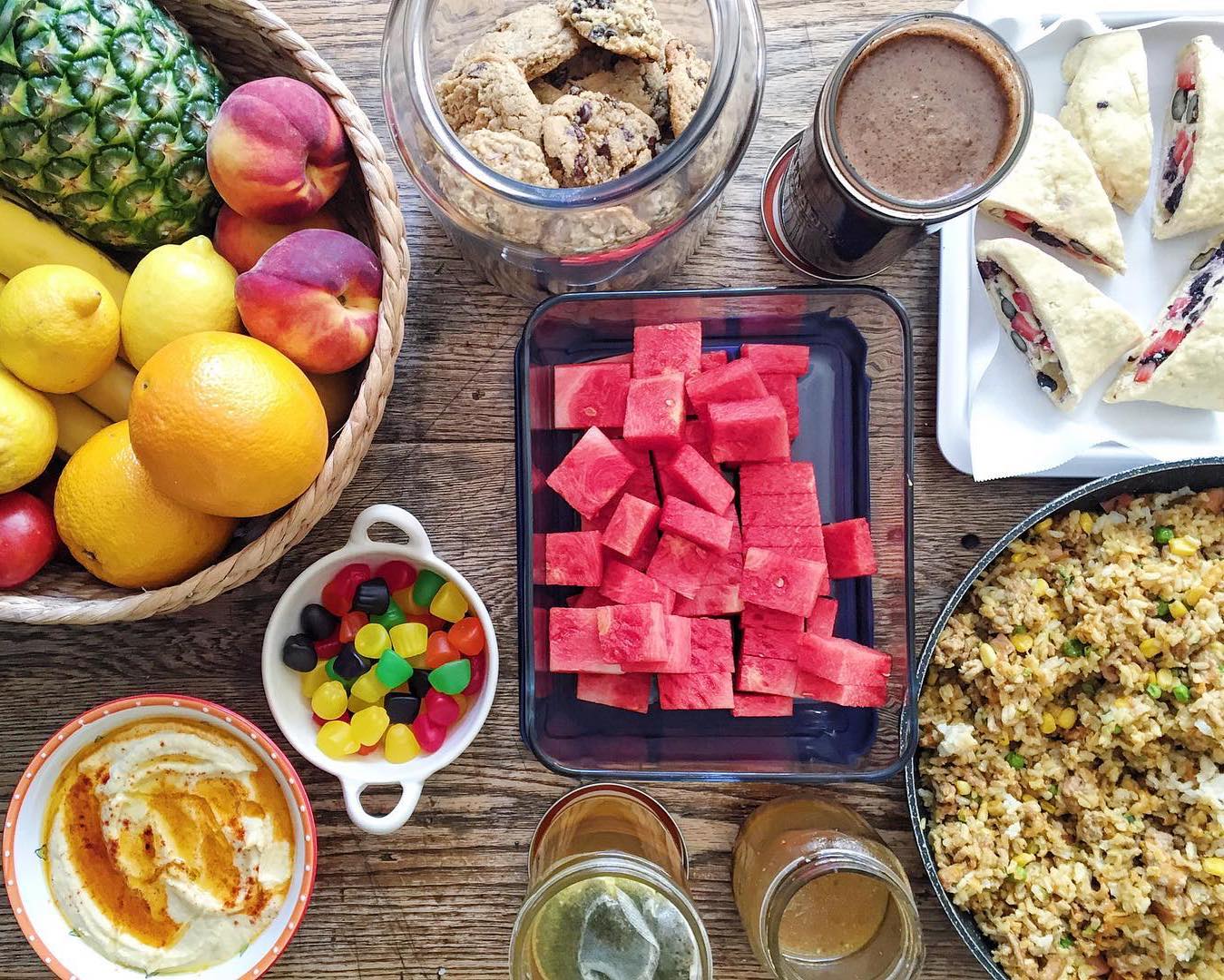 Feeding a Crowd Without Going Crazy - SavvyMom