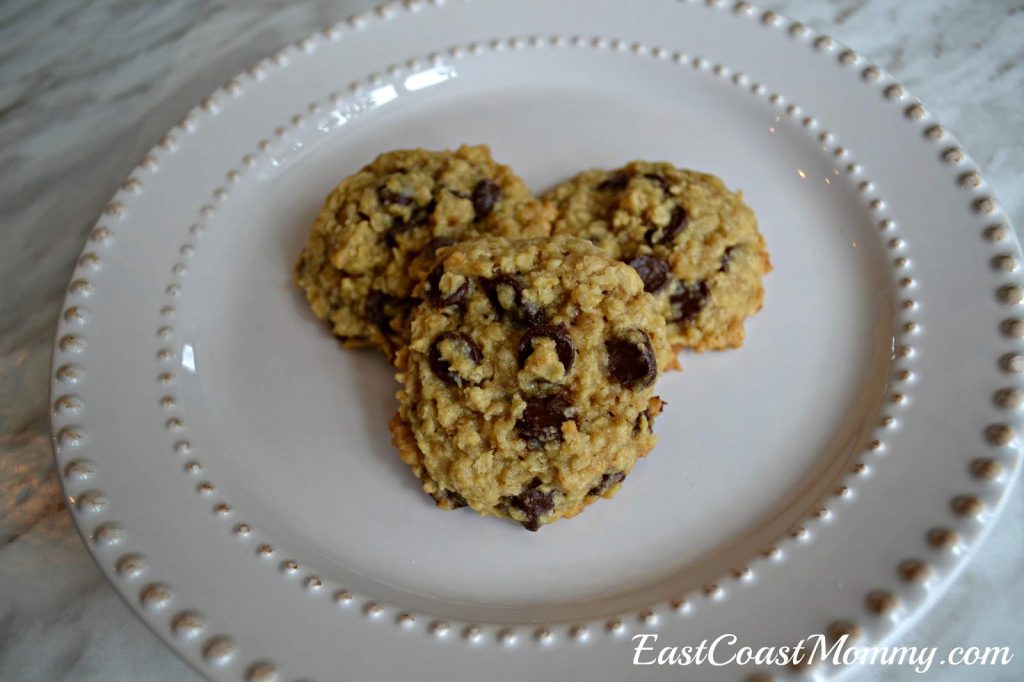 oatmeal chocolate chip cookies_landscape