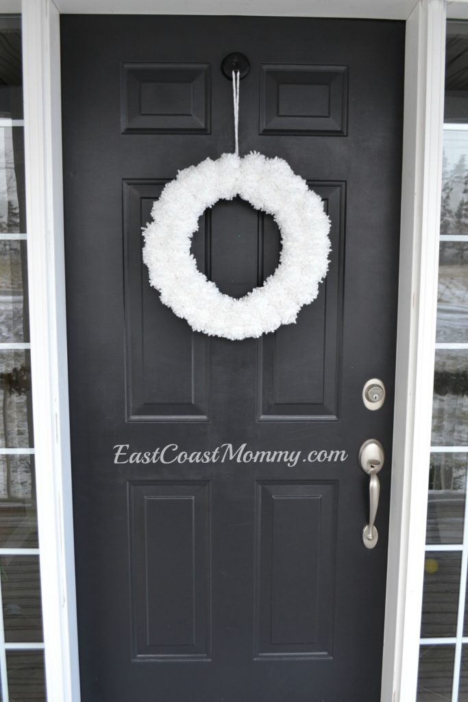 pom pom wreath_black door