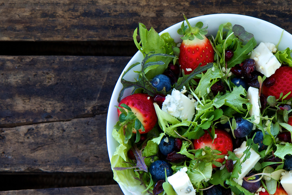 arugula_salad_with_berries