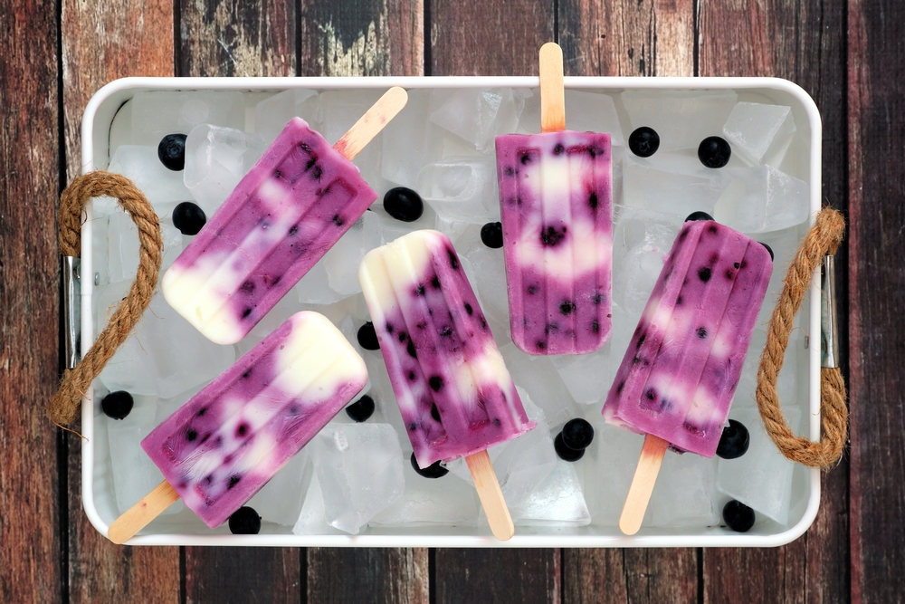 Marbled Blueberry and Vanilla Popsicles Recipe - SavvyMom