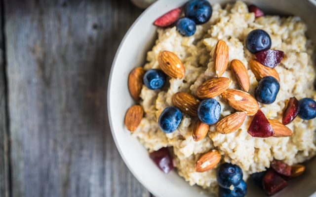 foods that will make you happy, oatmeal