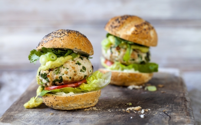 8 recipes for canada day, turkey burgers with hummus and avocado