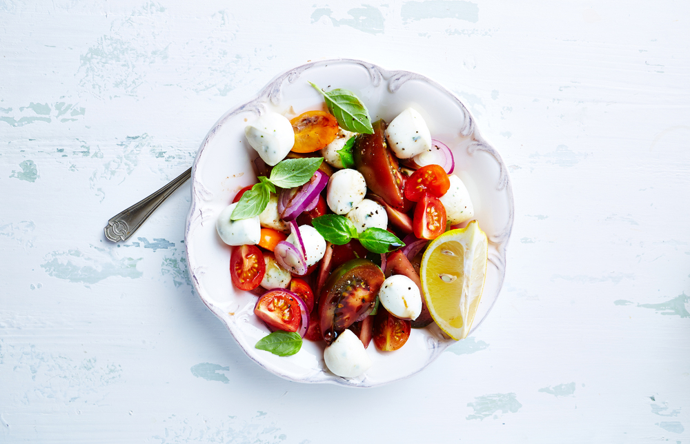 quick and easy summer side dishes, tomato, basil and mozzarella salad