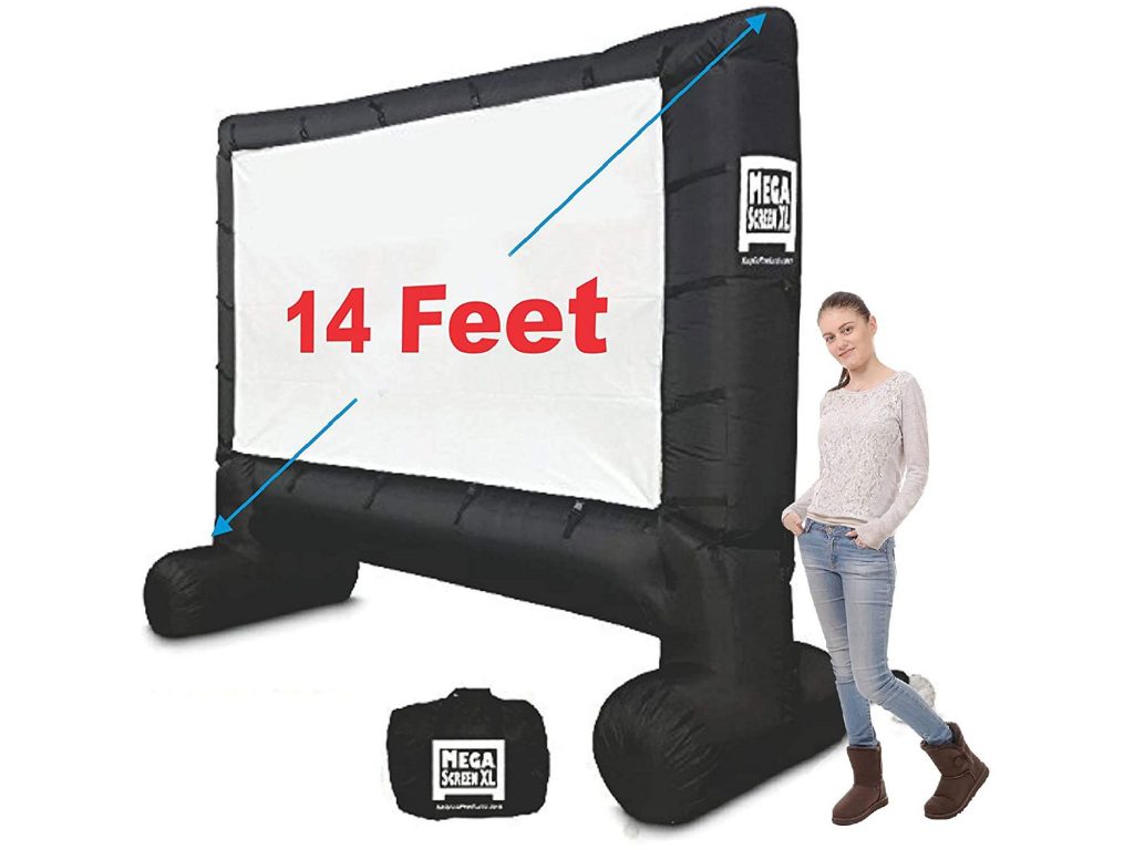 Backyard-Movie-Night-Inflatable-Screen