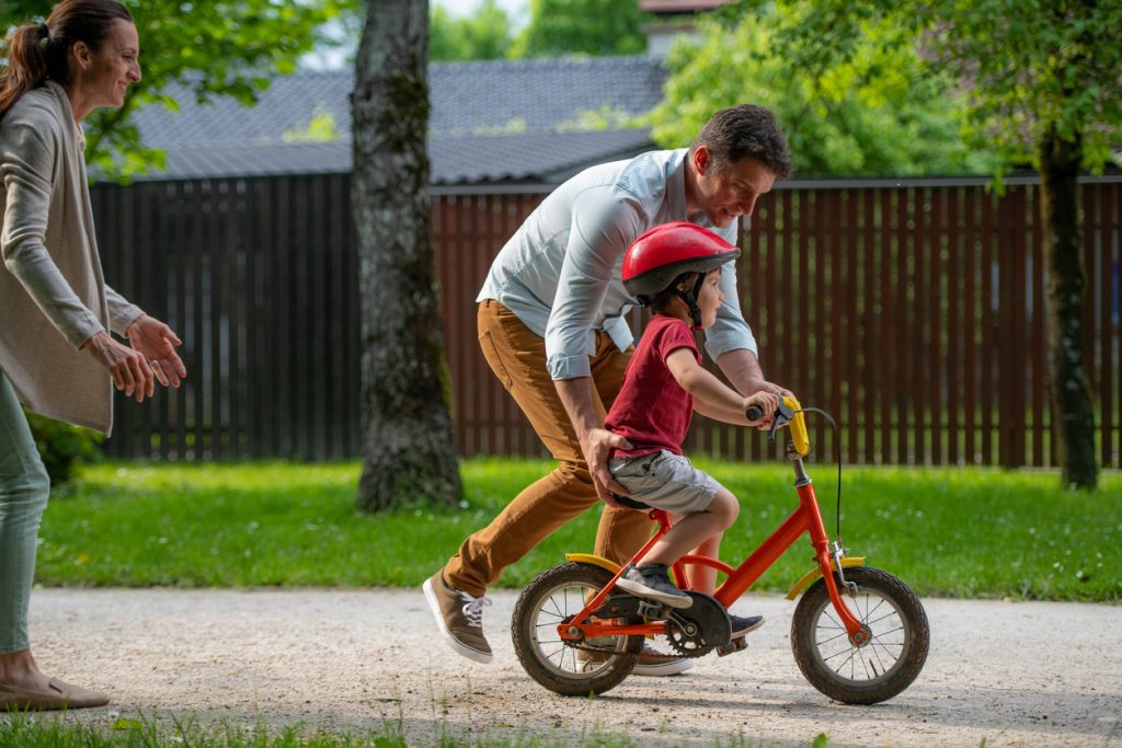 How to teach a kid to ride a bike - SavvyMom