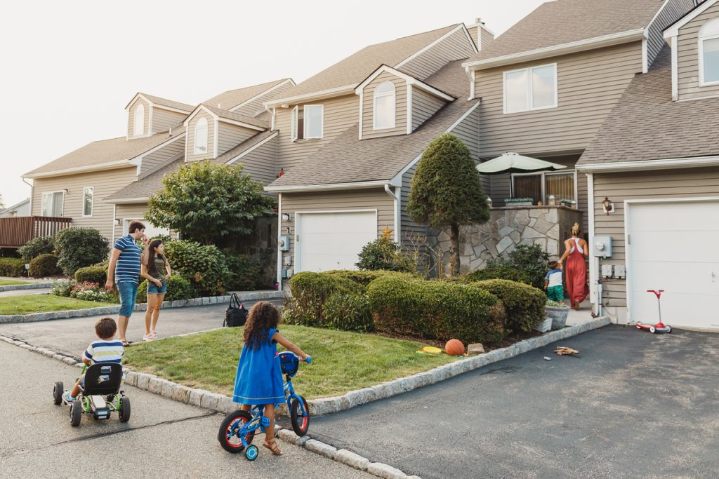 How to Build a Strong Neighbourhood for Kids - SavvyMom