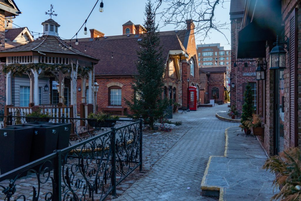 Outings in Ontario: Burlington Village Square - SavvyMom