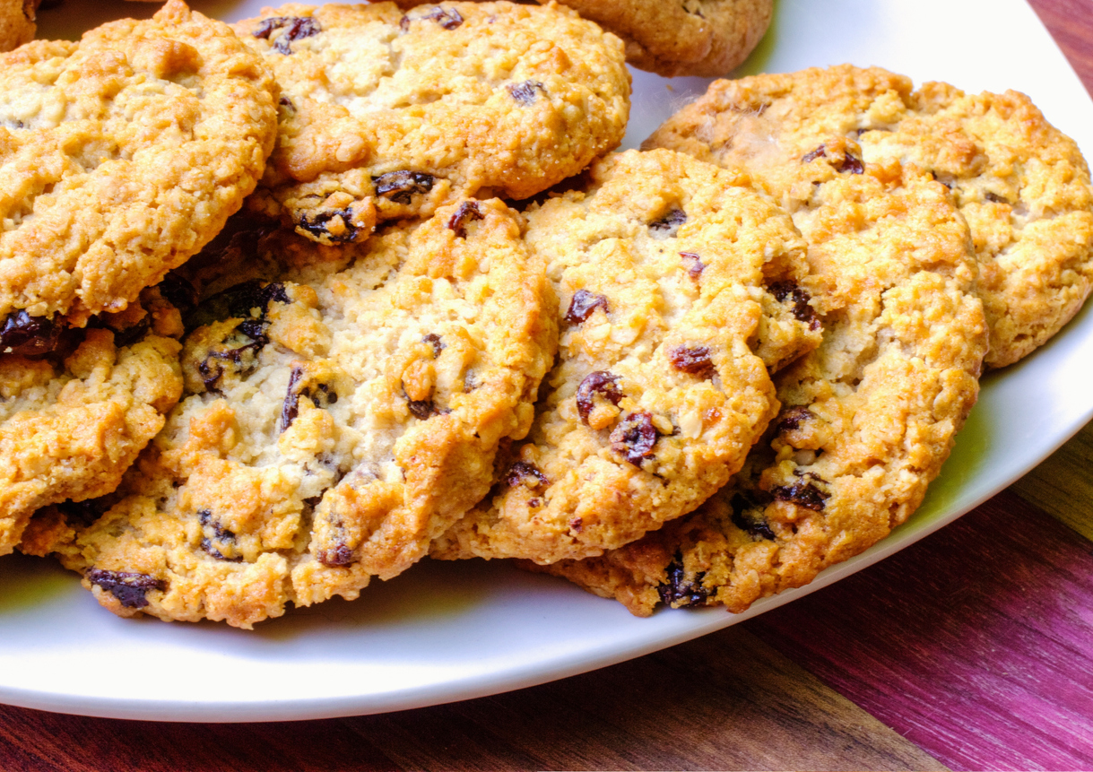 Coffee Shop Oatmeal Raisin Cookies - SavvyMom