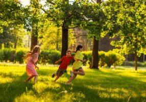 Old School Outdoor Games to Play This Summer - SavvyMom