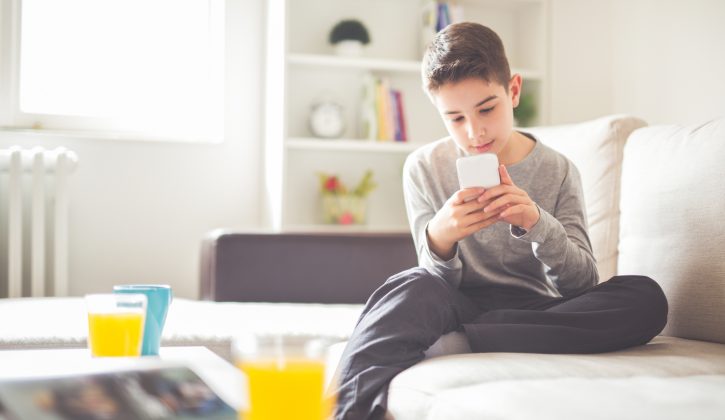 8 rules for keeping kids off cell phones and devices