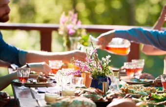 7 Hacks To Take You From Hot Mess To Easy-Breezy Hostess
