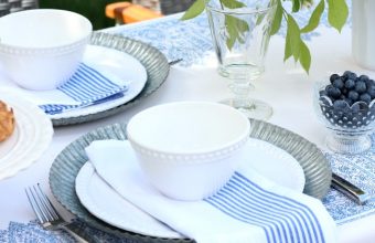 Put together a casual outdoor table setting for your summer brunch!