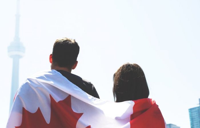 rsz_canada-flag-couple_4460x4460