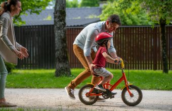 How to teach a kid to ride a bike - SavvyMom