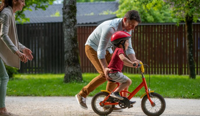 How to teach a kid to ride a bike - SavvyMom