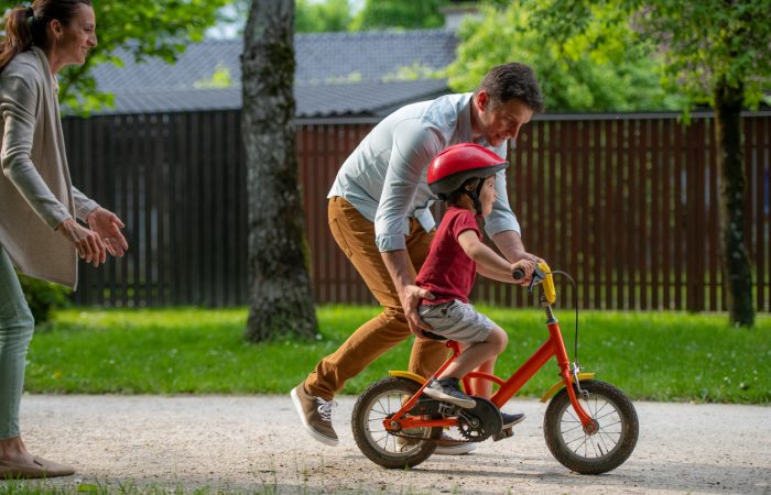 How to teach a kid to ride a bike - SavvyMom