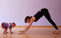 Mom_with_toddler_doing_yoga