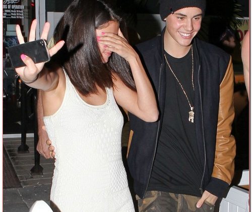 Did Justin & Selena Get Drunk At A Sports Bar?