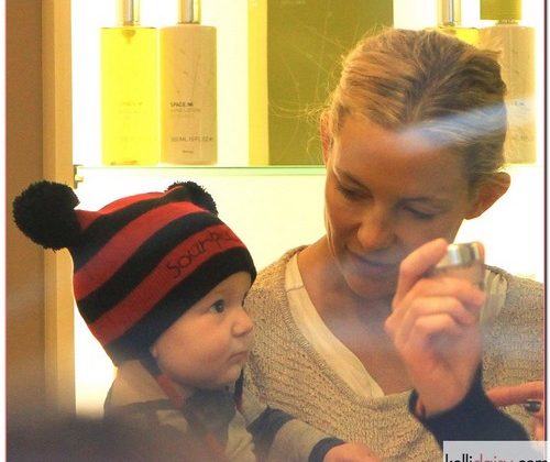 Kate Hudson Shops For Cosmetics With Bingham