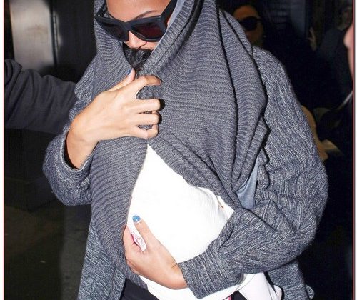 Beyonce Hiding Blue Ivy Upon Leaving A Doctors Office