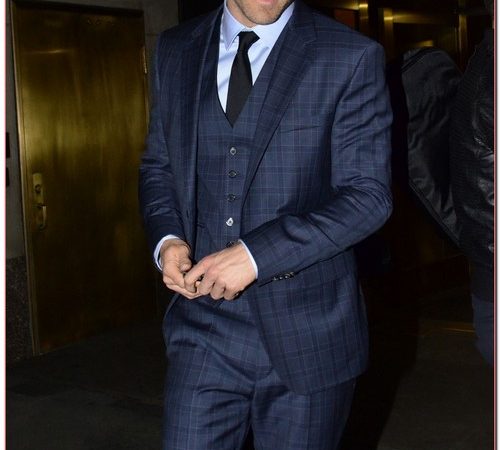 Ryan Reynolds Looks Super Chic in New York