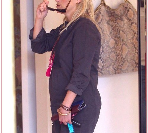 Pregnant Reese Witherspoon Shopping At Stella McCartney