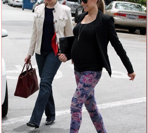 Pregnant Kristin Cavallari Heads To Lunch