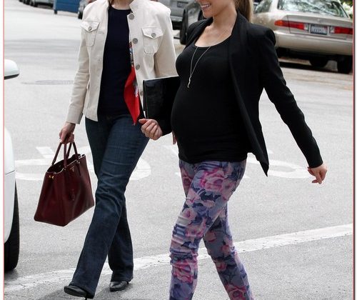 Pregnant Kristin Cavallari Heads To Lunch