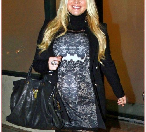 Pregnant Jessica Simpson Heading Out To Dinner In Beverly Hills