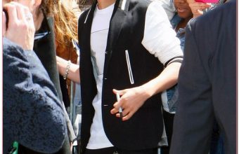 Justin Bieber Leaving A Building In New York